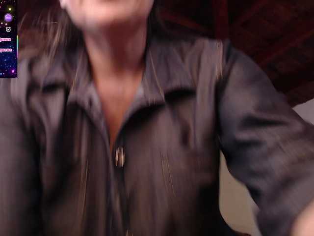 EmmaHenderson's BongaCams show and profile