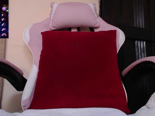 EmmaHenderson's BongaCams show and profile