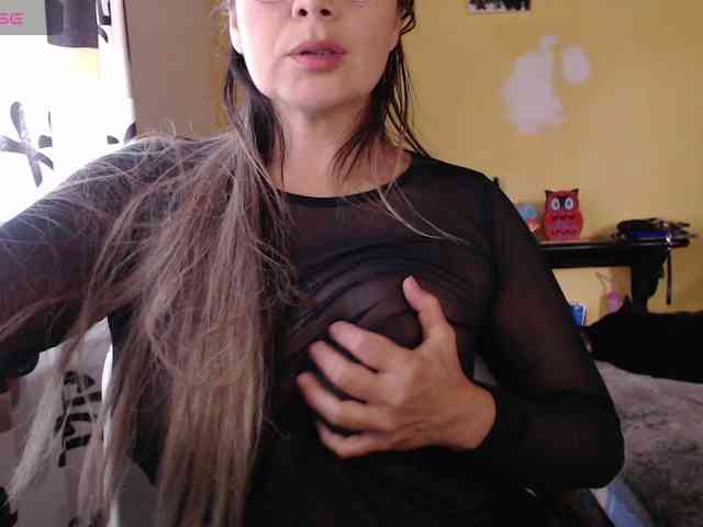 EmmaHenderson Live Webcam on BongaCams