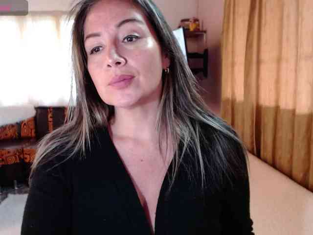 strip chat online EmmaHenderson