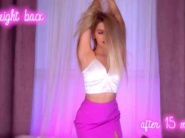 Ellie_Kisa webcam