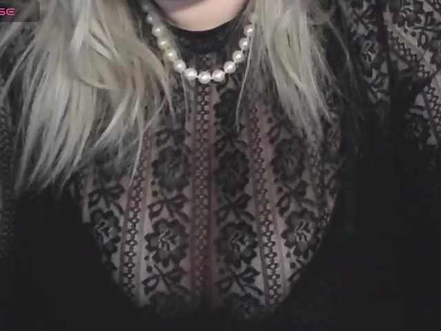 le modèle Nimphotease est en webcam porno dans un show sur le site bongacams, il possède les tags suivants: White/Caucasian,Blonde,Shaved