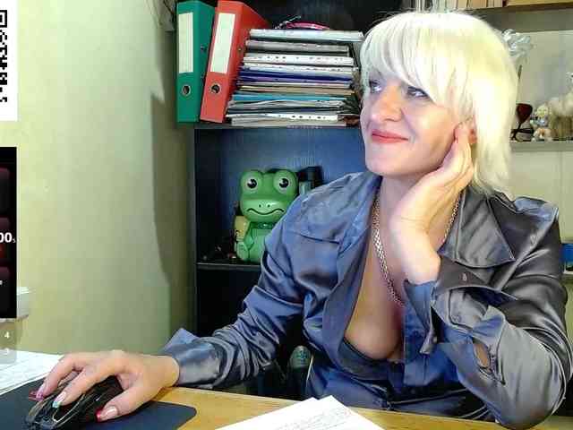 chat room online Nadin-slut