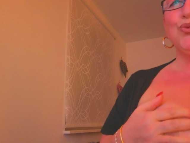 Connyat99's BongaCams show and profile