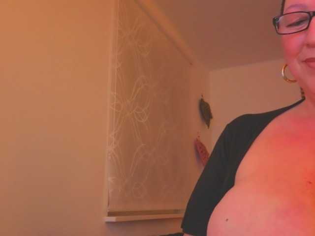 Connyat99's BongaCams show and profile