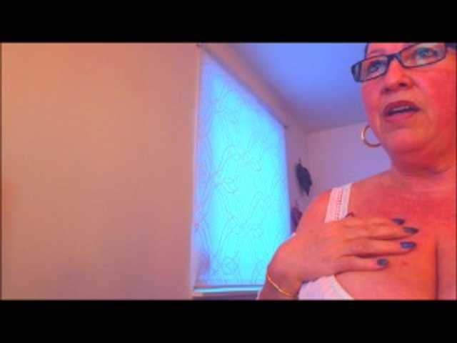 Connyat99's BongaCams show and profile