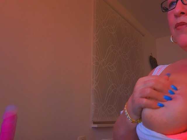 Connyat99's BongaCams show and profile