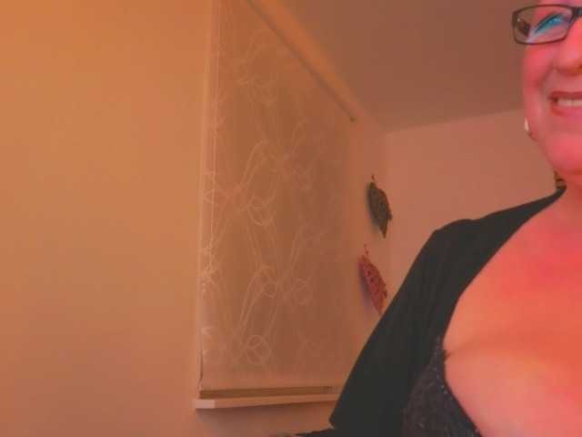 Connyat99's BongaCams show and profile