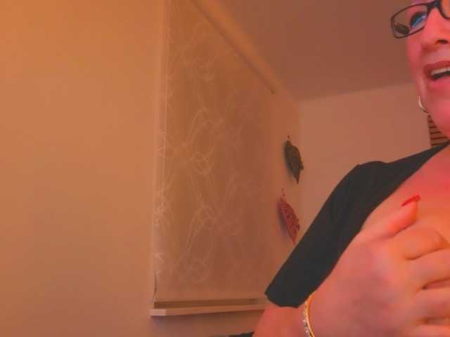 Connyat99's BongaCams show and profile