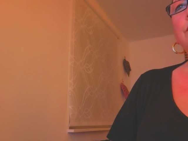 Connyat99's BongaCams show and profile