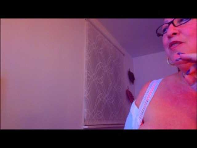 Connyat99's BongaCams show and profile