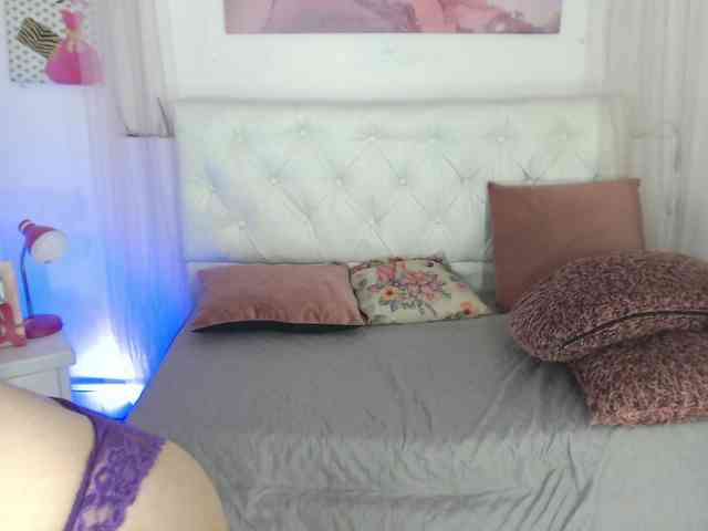 alicemiller13 webcam