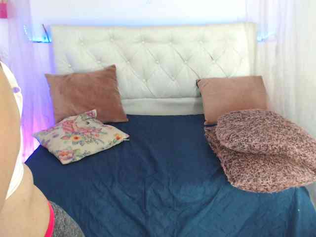 alicemiller13 webcam