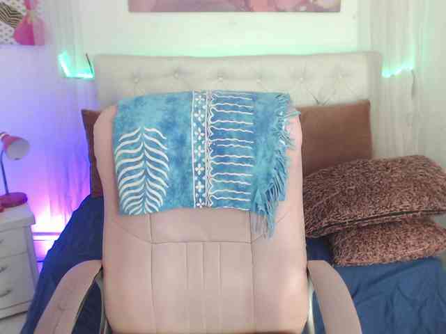 alicemiller13 webcam
