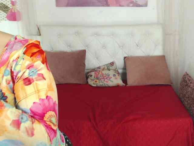 alicemiller13 webcam