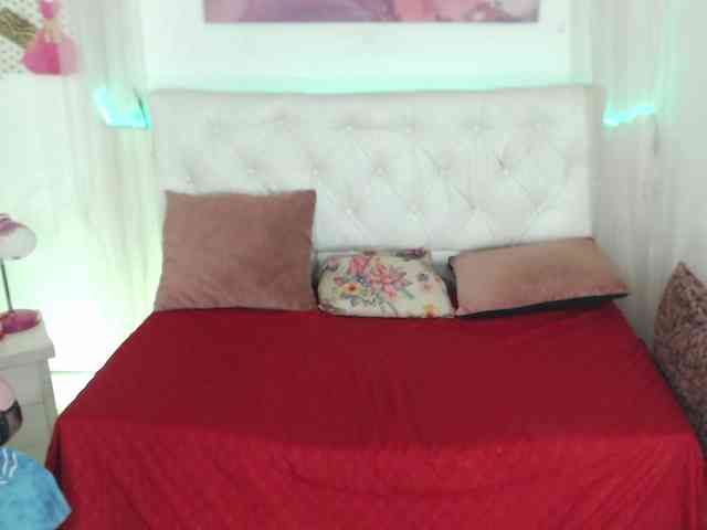 alicemiller13 webcam