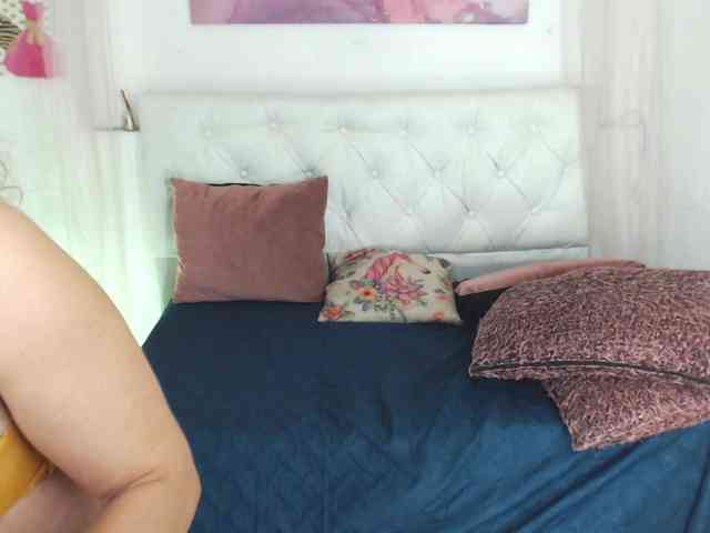 alicemiller13 webcam