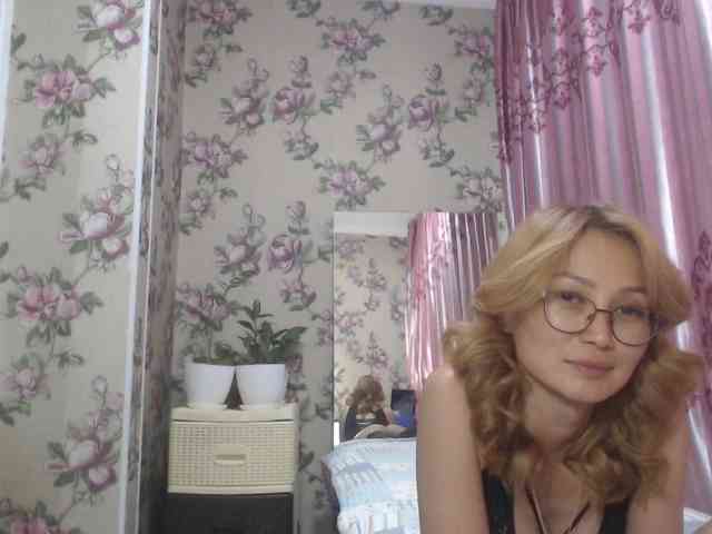 LiliToli1 webcam