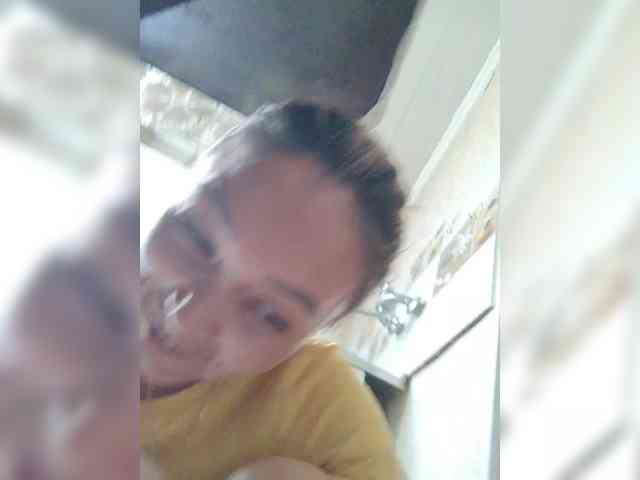 LiliToli1 webcam