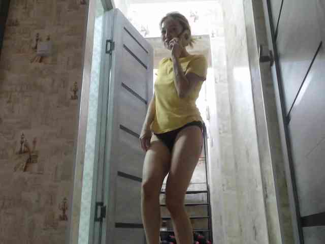 LiliToli1 webcam