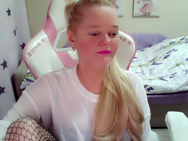 ChristieRoses's BongaCams show and profile