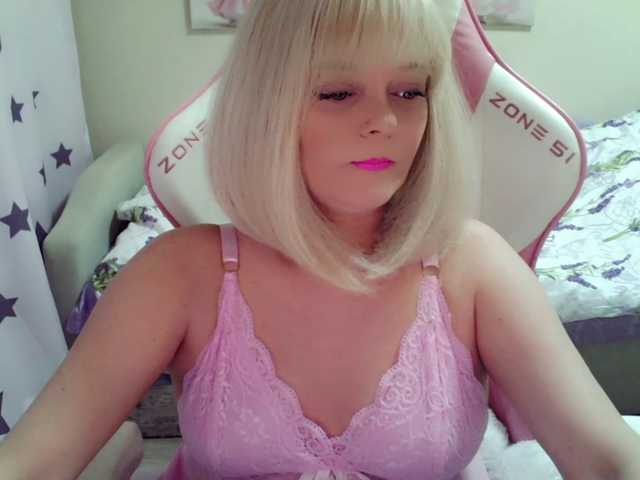 ChristieRoses's BongaCams show and profile