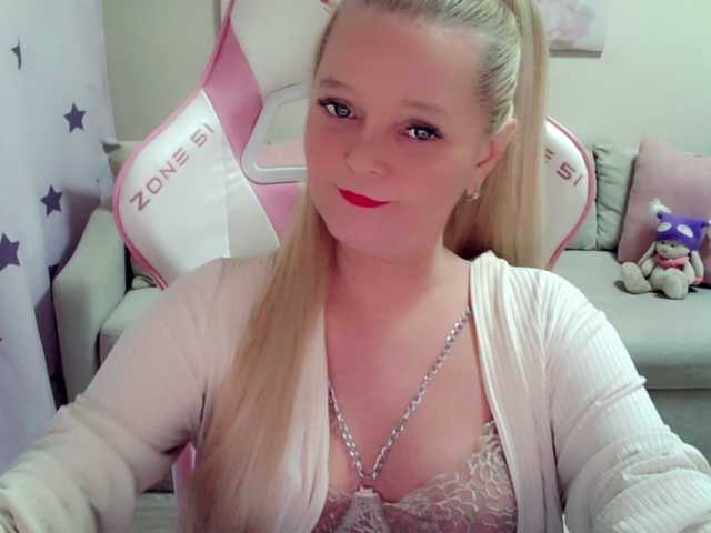 ChristieRoses's BongaCams show and profile