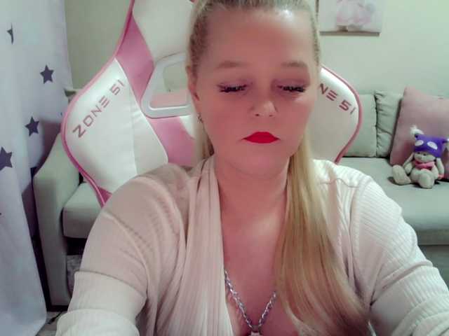 ChristieRoses's BongaCams show and profile