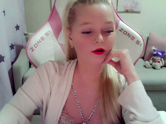 ChristieRoses's BongaCams show and profile