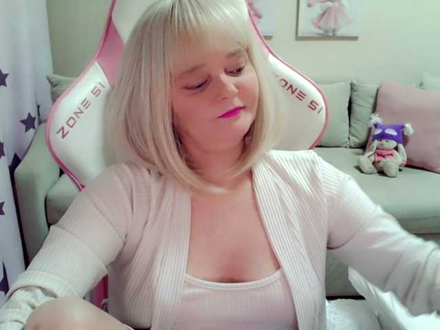 ChristieRoses webcam