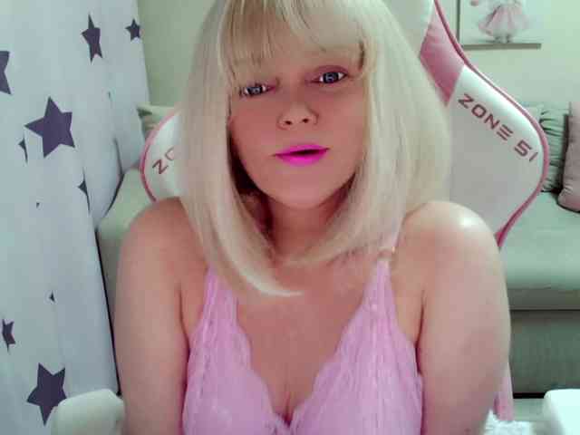 ChristieRoses webcam