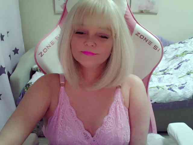 ChristieRoses webcam