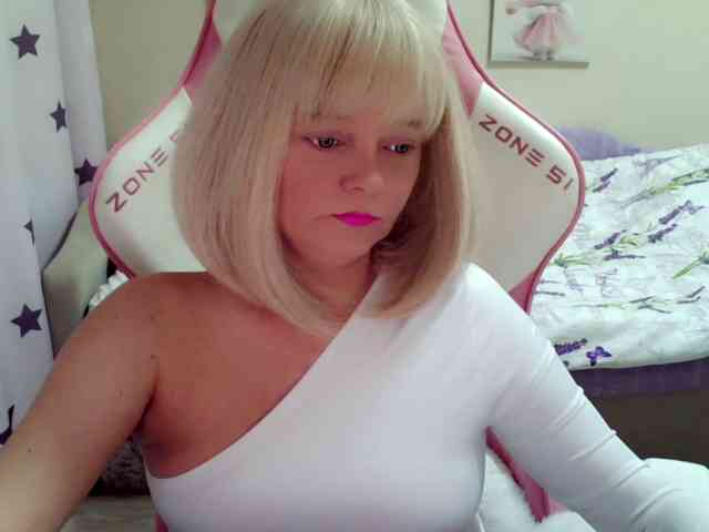 ChristieRoses webcam