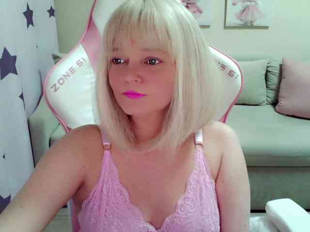 ChristieRoses webcam