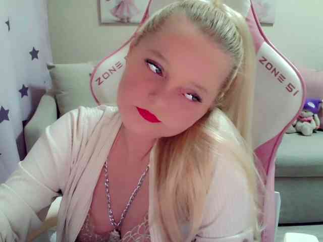 ChristieRoses webcam