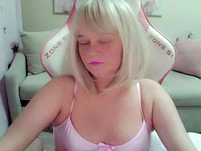 ChristieRoses webcam