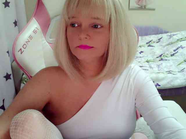 ChristieRoses webcam