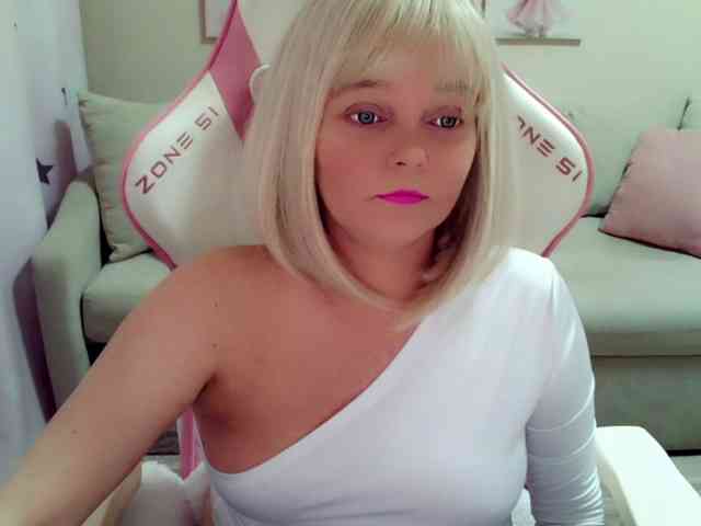 ChristieRoses webcam