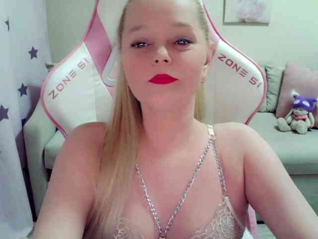 ChristieRoses webcam