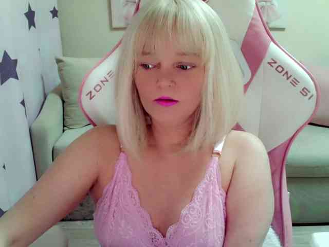 ChristieRoses webcam