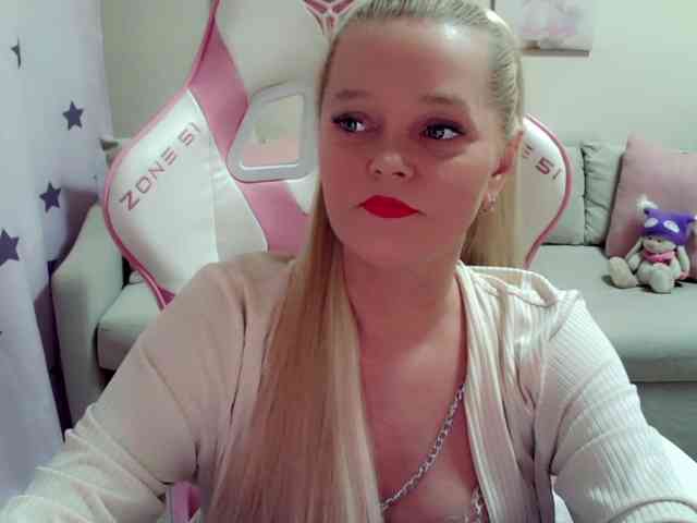 ChristieRoses webcam