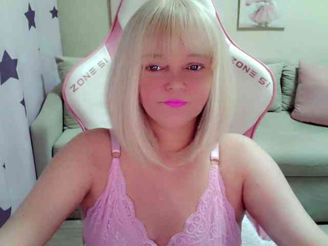 ChristieRoses webcam