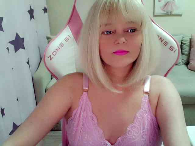 ChristieRoses webcam