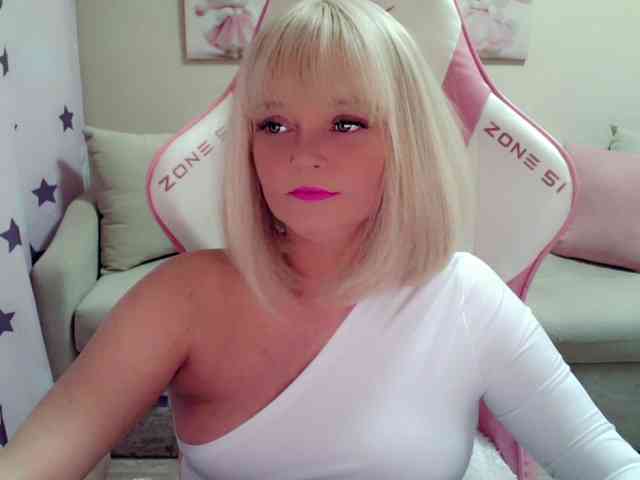 ChristieRoses webcam