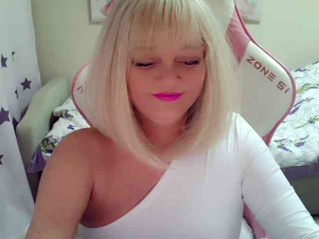 ChristieRoses webcam