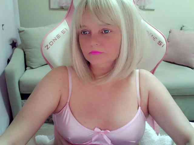 ChristieRoses webcam
