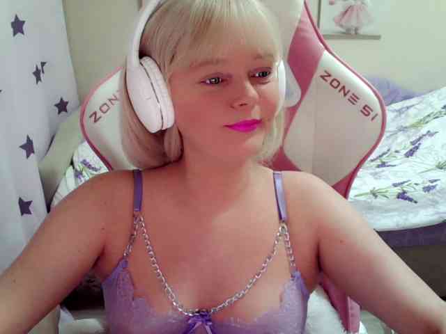 ChristieRoses webcam