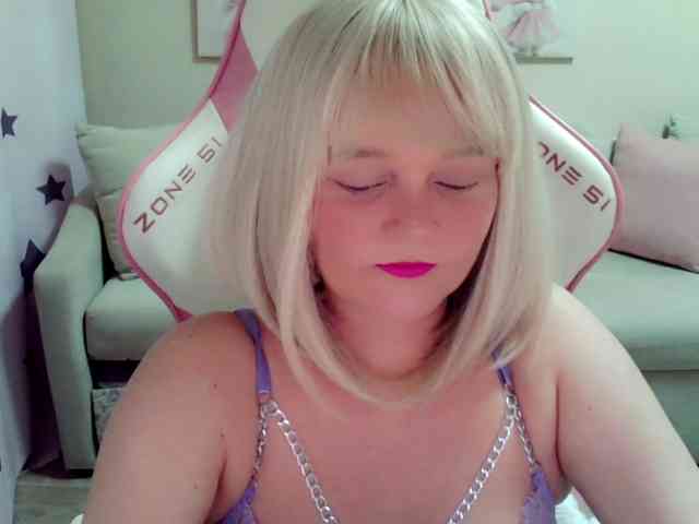 ChristieRoses webcam