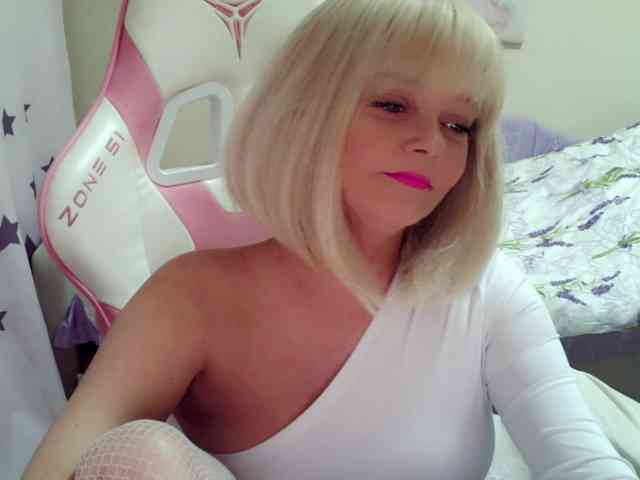 ChristieRoses webcam