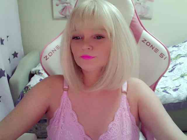 ChristieRoses webcam